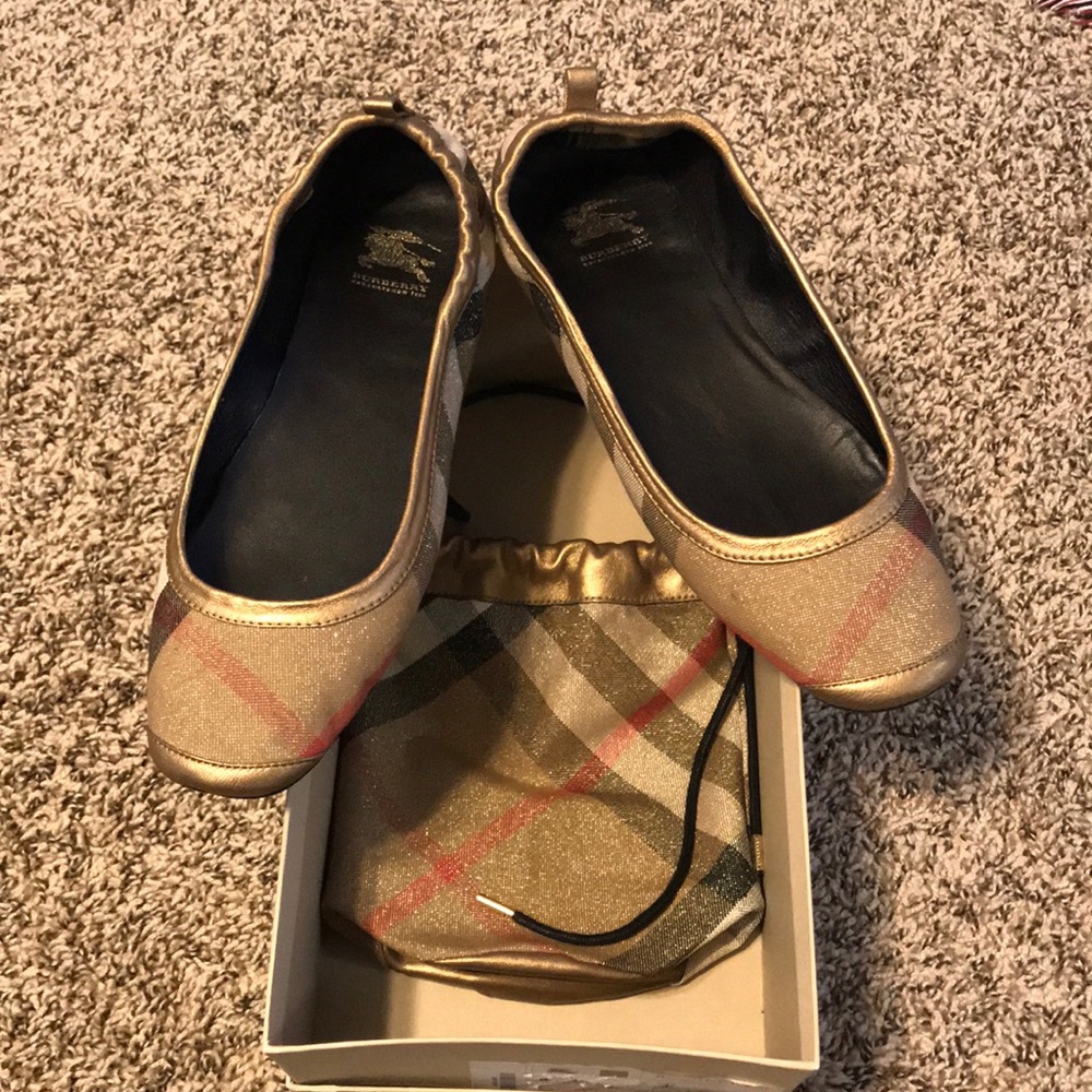 Burberry Nova Check Traveling Flats with Bag